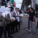 Sejukkan RAMADHAN, POLDA METRO JAYA Kedepankan Pendekatan Humanis Dan Tim Sholawat Dalam Pelayanan Penyampaian Aspirasi Mahasiswa