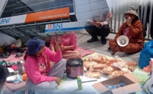 Korban Koperasi Swadarma BNI Siantar Bertahan Menginap, Tuntut Hak Segera Dibayar