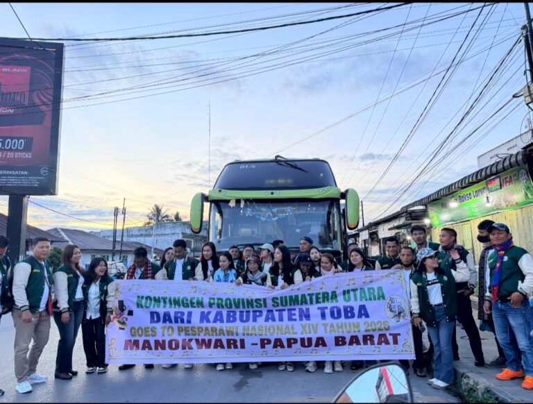 Kontingen Kabupaten Toba Berangkat ke Pesparawi Nasional XIV di Manokwari Papua Barat
